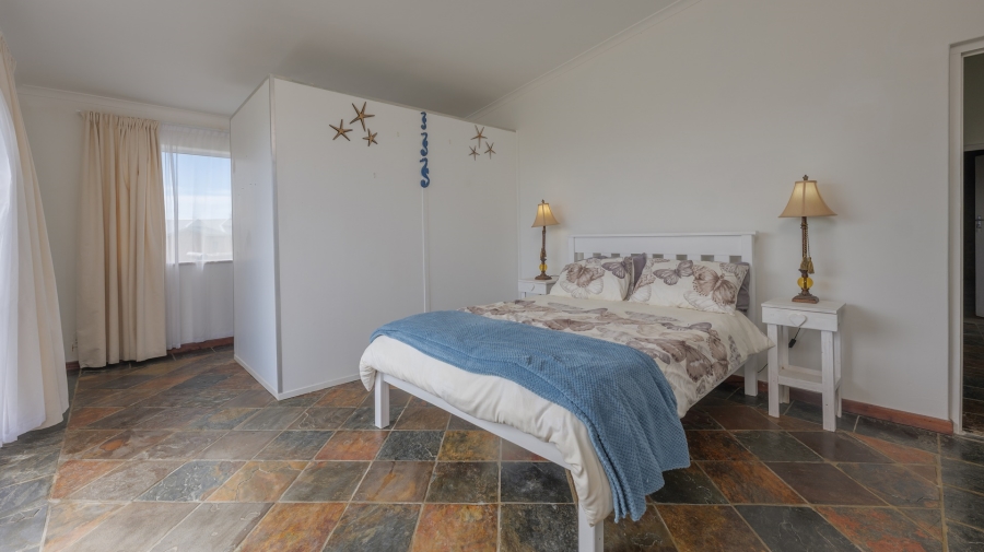 5 Bedroom Property for Sale in Suiderstrand Western Cape